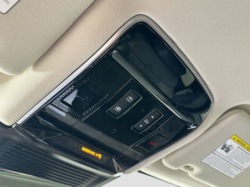 Certified 2025 Land Rover Range Rover SE image 46