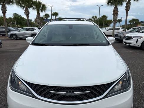 Used 2017 Chrysler Pacifica Touring-L FWD image 13