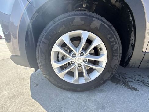 Used 2019 Hyundai Santa Fe SE image 10