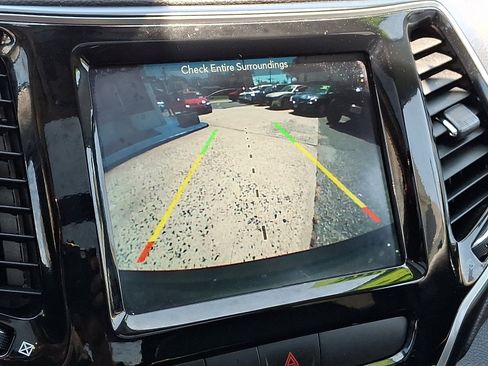 Used 2019 Jeep Cherokee Limited AWD/4WD image 20
