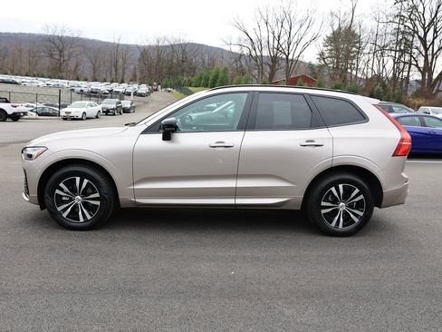 Used 2025 Volvo XC60 B5 Core image 4