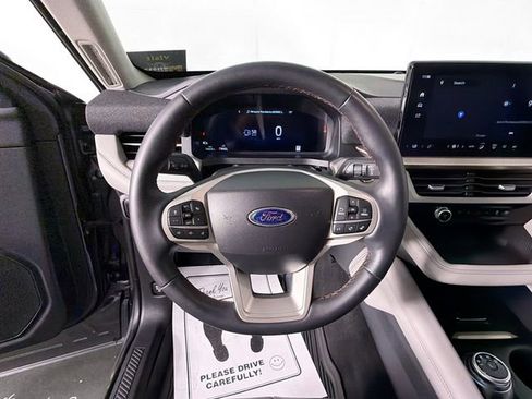Used 2025 Ford Explorer Active w/ Active Comfort Package AWD/4WD image 11