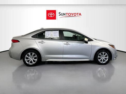 Used 2021 Toyota Corolla LE image 2