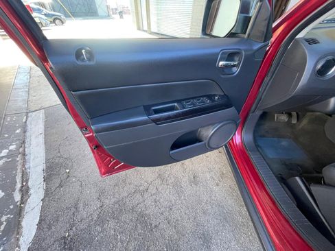 Used 2017 Jeep Patriot Latitude image 2