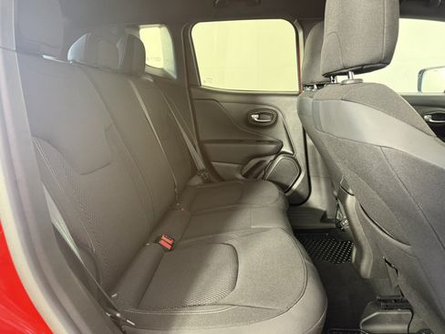 Used 2022 Jeep Renegade Altitude AWD/4WD image 13