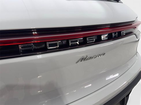 Used 2023 Porsche Macan Turbo image 21