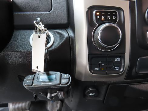 Used 2020 RAM 1500 Classic SLT w/ Luxury Group AWD/4WD image 10