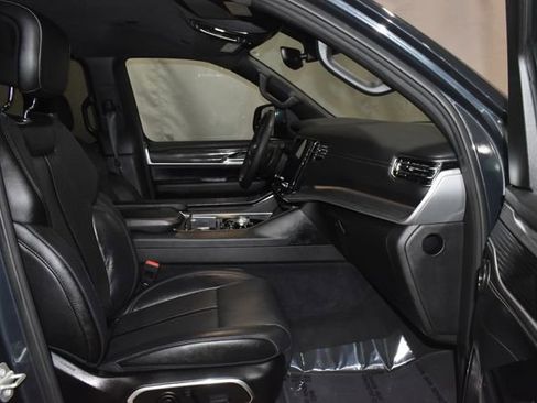 Certified 2024 Jeep Wagoneer L Series II w/ Flexible Seating Group image 28