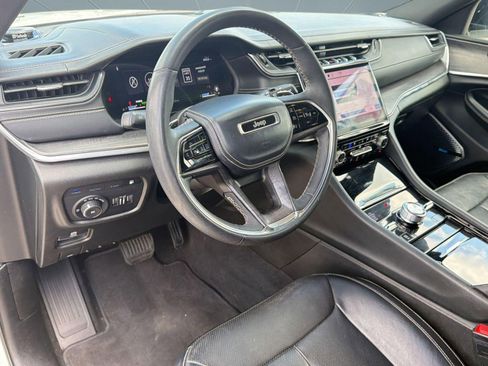 Used 2023 Jeep Grand Cherokee Overland AWD/4WD image 4