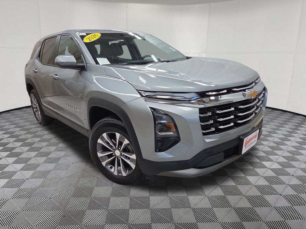 Used 2026 Chevrolet Equinox LT AWD/4WD image 3