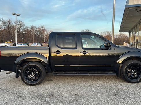 Used 2021 Nissan Frontier SV w/ Midnight Edition Floor Mats image 4