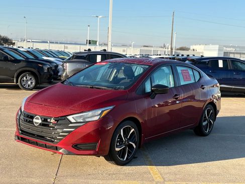 Certified 2025 Nissan Versa SR w/ Trunk Package image 3