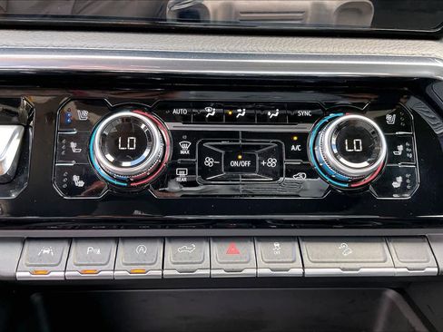 Used 2025 GMC Sierra 1500 Denali w/ Denali Reserve Package image 32