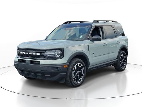Used 2023 Ford Bronco Sport Outer Banks w/ Tech Package image 3