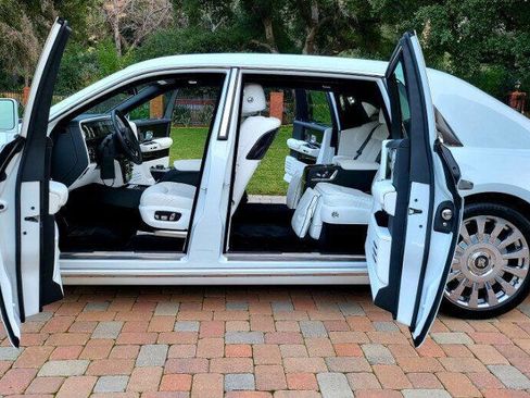 Used 2019 Rolls-Royce Phantom Extended Wheelbase image 16