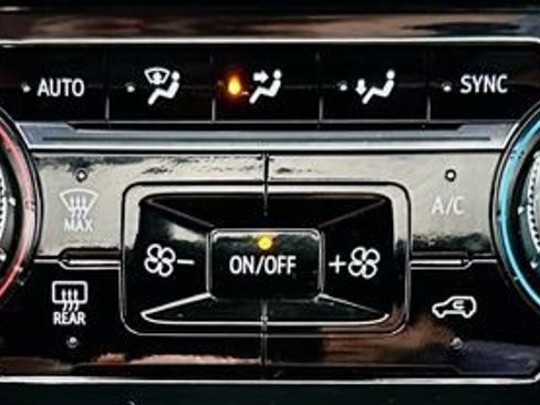 Used 2025 GMC Sierra 2500 Denali Ultimate image 34