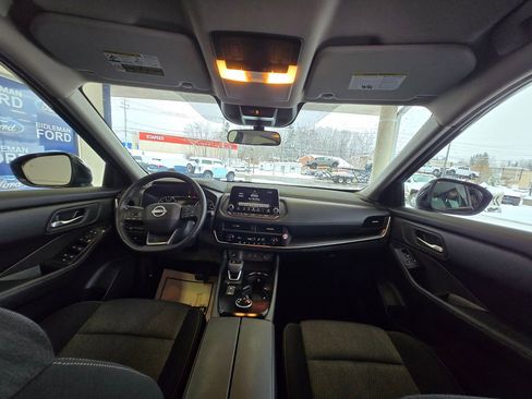 Used 2025 Nissan Rogue SV image 24