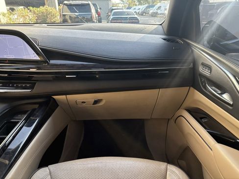 Used 2021 Cadillac Escalade ESV Premium Luxury image 10