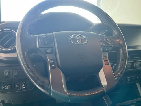 Used 2020 Toyota Tacoma TRD Off-Road w/ TRD Premium Off Road Package image 14