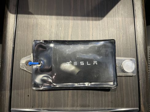 Used 2022 Tesla Model S image 40