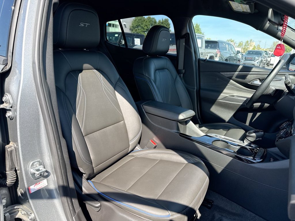 Used 2025 Buick Envista Sport Touring w/ Convenience I Package FWD image 24