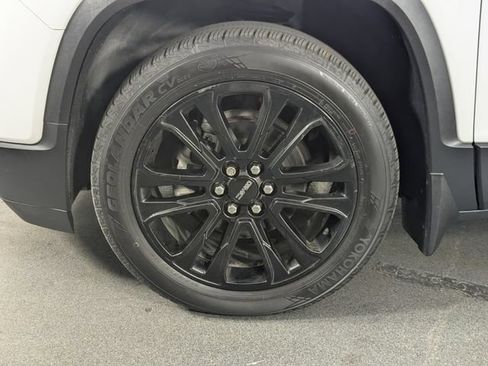 Used 2022 GMC Acadia SLE w/ GMC Pro Grade Package AWD/4WD image 9