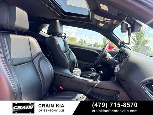 Used 2017 Dodge Challenger R/T w/ Driver Convenience Group RWD image 10