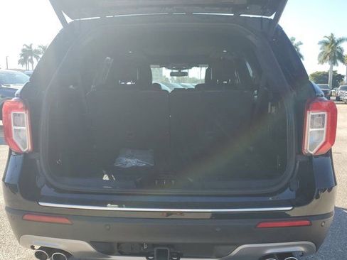 Used 2020 Ford Explorer Platinum w/ Premium Technology Package image 13