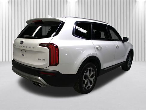 Used 2020 Kia Telluride EX image 3