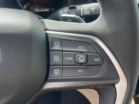 New 2026 Jeep Grand Cherokee Limited w/ Luxury Tech Group II AWD/4WD image 16