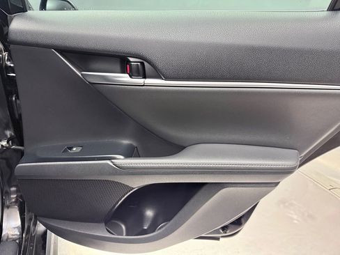 Used 2019 Toyota Camry XSE image 18