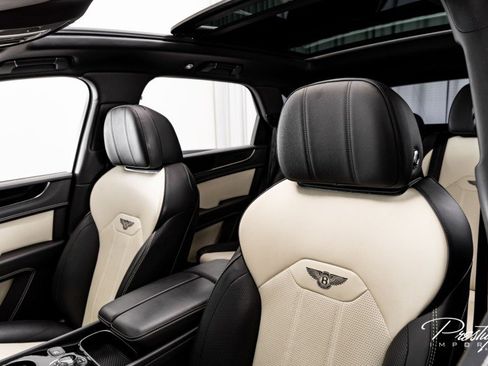 Used 2022 Bentley Bentayga image 35