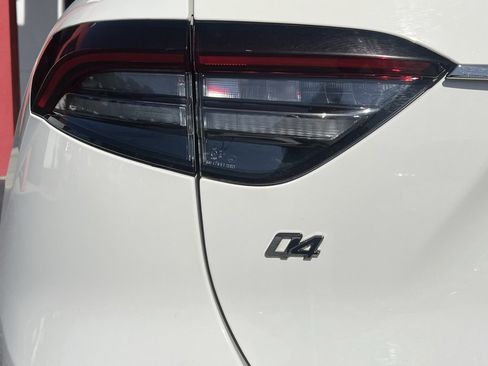 Used 2021 Maserati Levante image 9