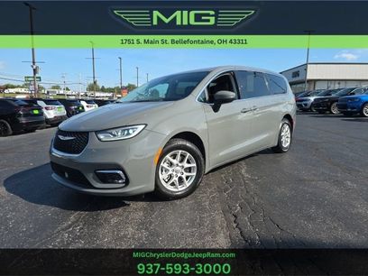 Used 2023 Chrysler Pacifica Touring-L