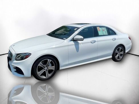 Used 2017 Mercedes-Benz E 300 4MATIC image 2