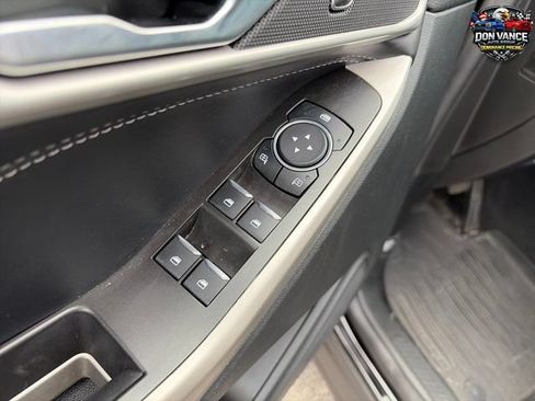 Used 2023 Ford Explorer XLT w/ Equipment Group 202A AWD/4WD image 13