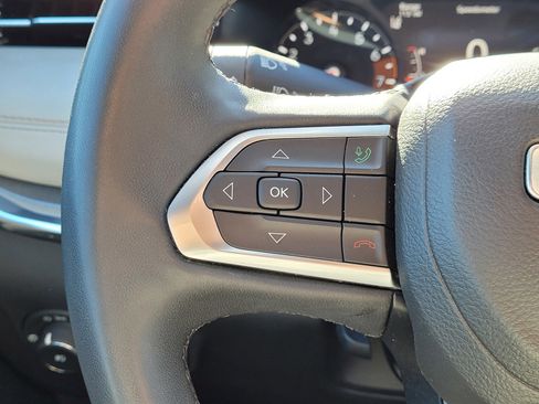 Used 2023 Jeep Compass Limited image 19