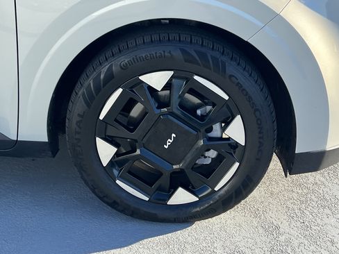 Certified 2025 Kia Carnival EX image 11