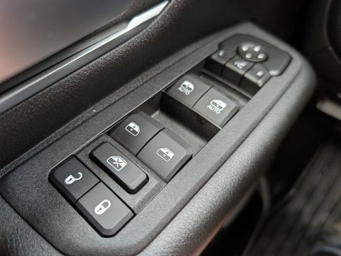 New 2026 RAM 1500 4x4 Crew Cab image 37