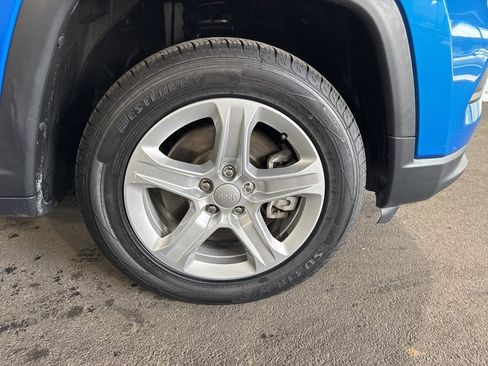 Used 2023 Jeep Compass Sport image 7