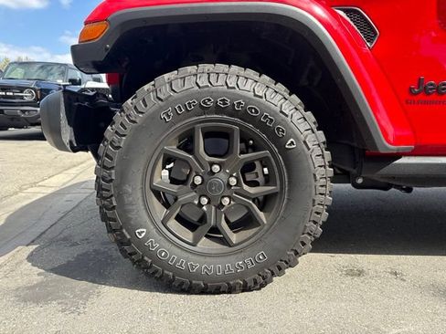 Used 2025 Jeep Gladiator Sport AWD/4WD image 6