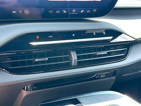 New 2026 Buick Enclave Sport Touring w/ Power Package AWD/4WD image 25
