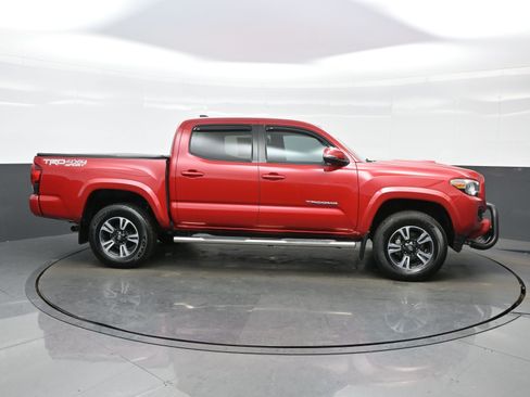 Used 2019 Toyota Tacoma TRD Sport image 7