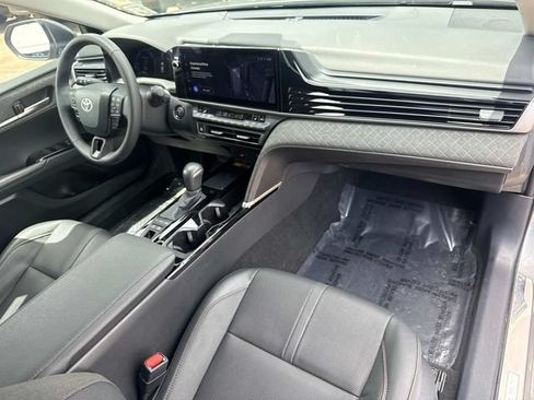 Used 2025 Toyota Camry Hybrid FWD image 17