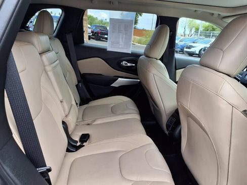 Used 2017 Jeep Cherokee Limited FWD image 22