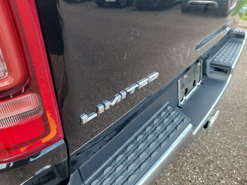Used 2022 RAM 1500 Limited AWD/4WD image 11
