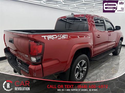 Used 2018 Toyota Tacoma TRD Sport AWD/4WD image 7