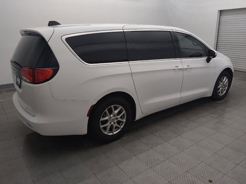 Used 2023 Chrysler Voyager LX FWD image 10