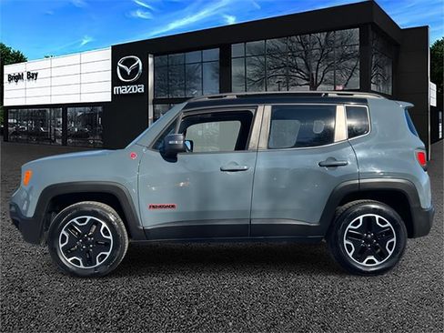 Used 2016 Jeep Renegade Trailhawk w/ Premium Trailhawk Package image 3