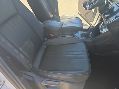 Used 2022 Volkswagen Tiguan SE w/ Panoramic Sunroof Package FWD image 19